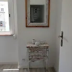 Historic House-1 Minute To The *