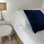 Semesterbostad Historic House-1 Minute To The