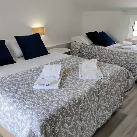 Vakantiehuis Historic House-1 Minute To The