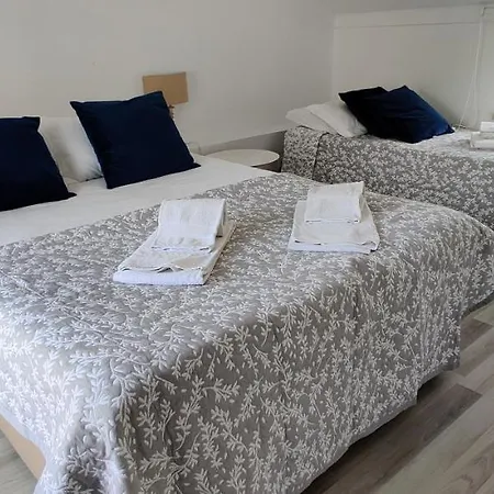 Vakantiehuis Historic House-1 Minute To The