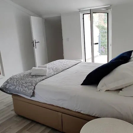 Vakantiehuis Historic House-1 Minute To The